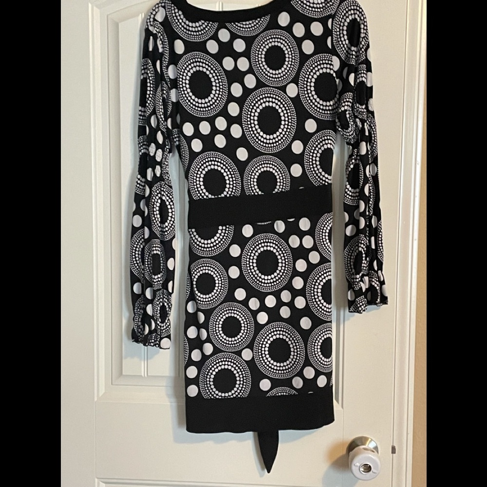 Geometric print dress with front tie